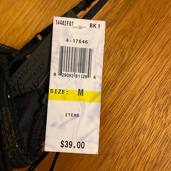 Xoxo - Picture 2 of 6